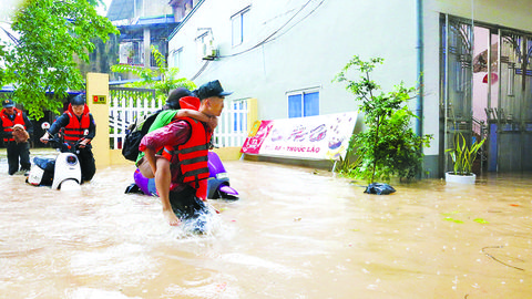 Kế hoạch thực hiện tiếp nhận ủng hộ và phân bổ hàng hóa, kinh phí cứu trợ khắc phục thiệt hại do mưa lũ