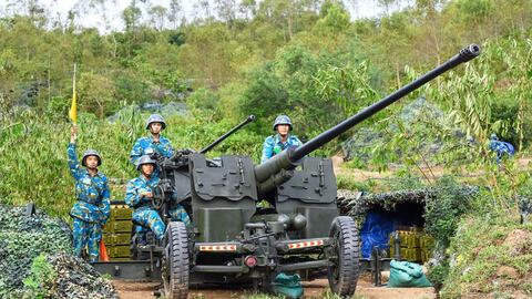 Những thành tựu đáng tự hào: Bảo vệ vững chắc Tổ quốc Việt Nam