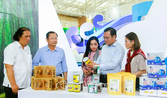 Lãnh đạo tỉnh Cà Mau kiểm tra công tác chuẩn bị triển lãm tại Hà Nội