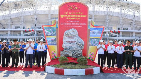 Đồng chí Bí thư Tỉnh ủy Thái Nguyên dự Lễ gắn biển các công trình, dự án chào mừng Đại hội Đảng bộ tỉnh