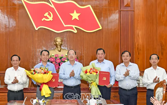 Công bố các quyết định về công tác cán bộ của Tỉnh uỷ