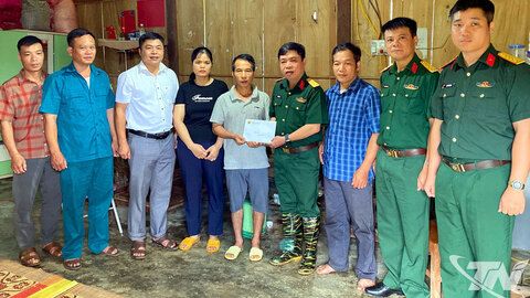 Hỗ trợ gia đình chiến sĩ thực hiện nghĩa vụ quân sự bị thiệt hại do mưa bão