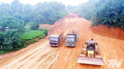 'Chạy đua' tiến độ trên những tuyến đường