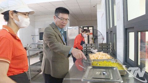 Thái Nguyên tăng cường kiểm tra an toàn thực phẩm bếp ăn trường học