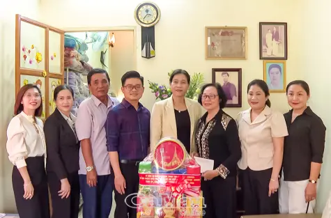 Phường Bạc Liêu thăm, tặng quà gia đình chính sách