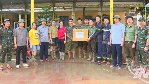 Chủ tịch UBND tỉnh Thái Nguyên động viên các lực lượng tham gia khắc phục hậu quả mưa lũ