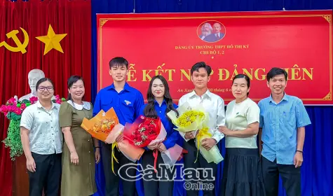 Dấu mốc trưởng thành của những đảng viên tuổi 18