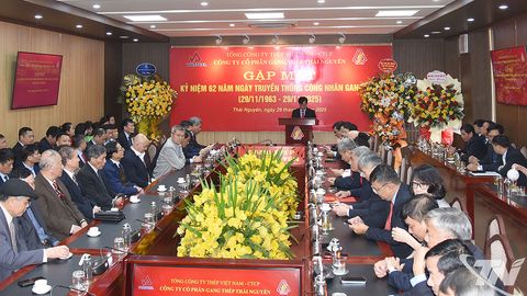 Gặp mặt kỷ niệm 62 năm Ngày truyền thống Công nhân Gang thép