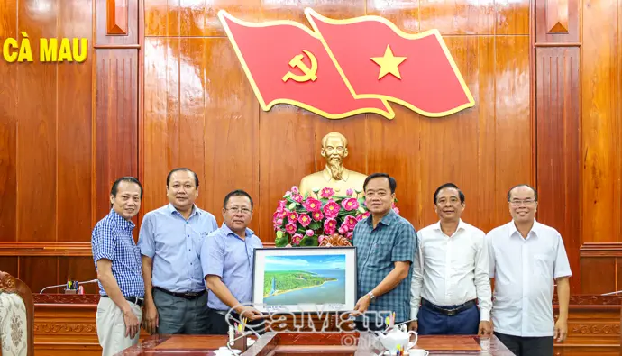 Báo Nhân Dân đồng hành cùng Cà Mau quảng bá tiềm năng, lợi thế phát triển