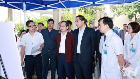 Bí thư Tỉnh ủy Trịnh Xuân Trường làm việc với một số cơ sở y tế công lập
