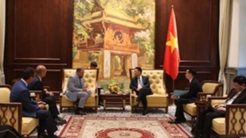 Bộ trưởng Nguyễn Mạnh Hùng tiếp Chủ tịch Tập đoàn Qualcomm