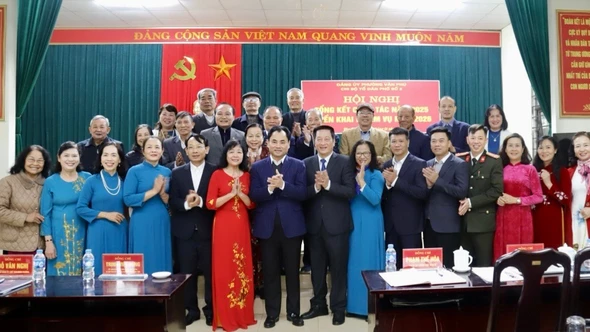 Bí thư Tỉnh ủy Trịnh Việt Hùng dự sinh hoạt thường kỳ tháng 1/2026 của Chi bộ Tổ dân phố số 2, Đảng bộ phường Văn Phú