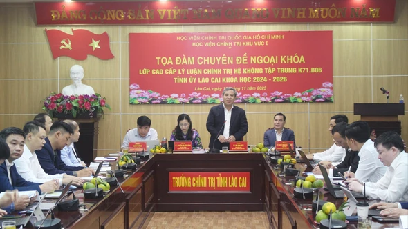 49 học viên lớp cao cấp lý luận chính trị K71.B06 tọa đàm chuyên đề ngoại khóa