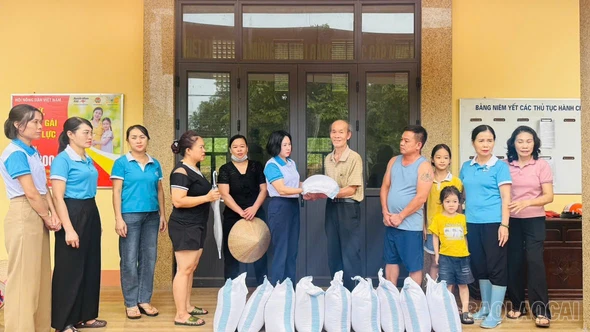 Phụ nữ phường Cam Đường học Bác tinh thần tiết kiệm và đoàn kết