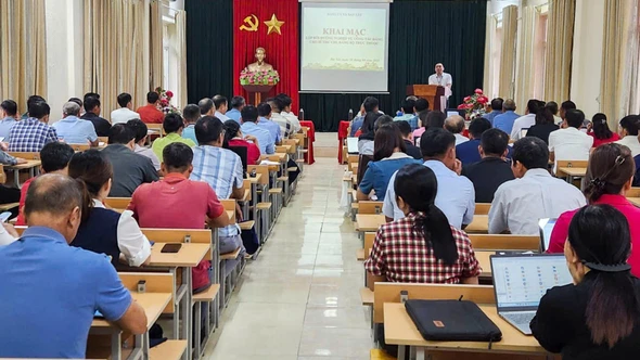 BÁT XÁT: Gần 100 Bí thư chi bộ được bồi dưỡng nghiệp vụ công tác Đảng