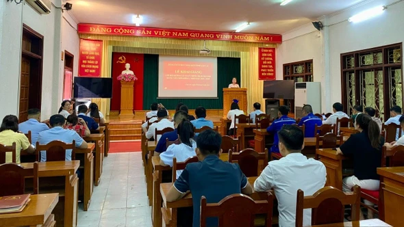 51 đảng viên mới được bồi dưỡng lý luận chính trị