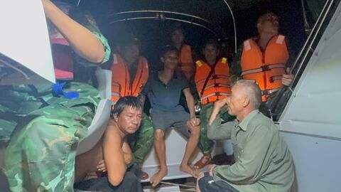 Đồn Biên phòng Cát Hải kịp thời cứu nạn 3 thuyền viên