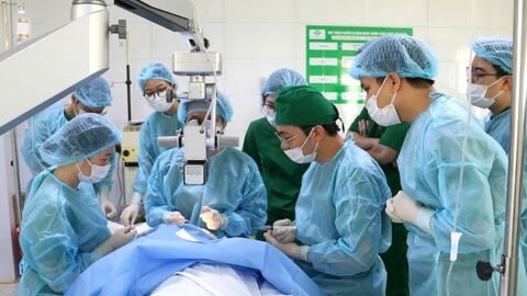 Bệnh viện Mắt Hải Phòng tiếp tục triển khai thành công 4 ca phẫu thuật ghép giác mạc
