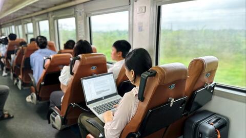 Chuyến tàu chở người dân từ tây sang đông Hải Phòng nhiều ưu đãi