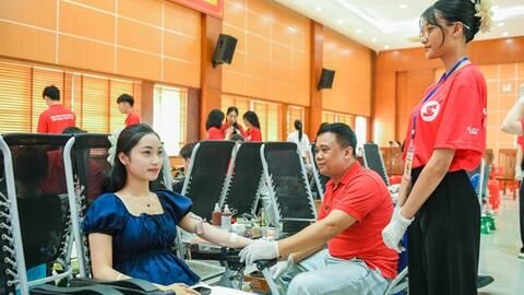 Sôi nổi ngày hội hiến máu 'Thu vàng'