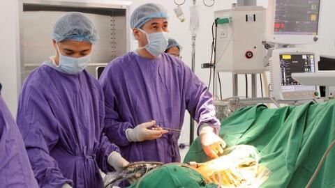 'Bàn tay vàng' hai thập kỷ chinh phục kỹ thuật phẫu thuật nội soi phức tạp gia nhập Vinmec Hạ Long