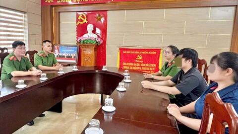 Công an phường Hòa Bình giải cứu nam sinh khỏi bẫy lừa đảo 'bắt cóc online'