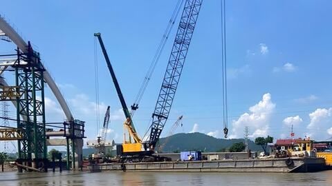 'Nước rút' hoàn thành cầu vượt sông Kinh Môn