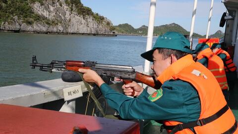 Kiểm tra huấn luyện các đơn vị tự vệ biển khu vực phía Bắc