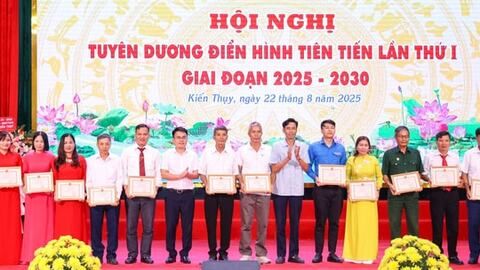 Xã Kiến Thụy tuyên dương 40 điển hình tiên tiến trong phong trào thi đua yêu nước