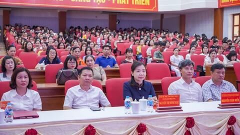 Hơn 1.100 giáo viên phường Lê Chân được bồi dưỡng chính trị trước thềm năm học mới