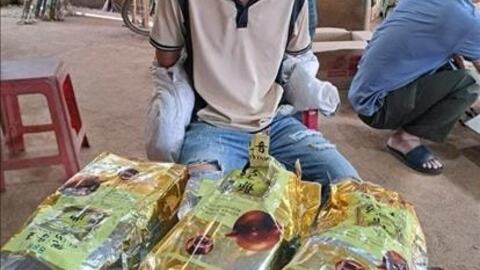 Bắt quả tang đối tượng vận chuyển ma túy đá tại quán cà phê