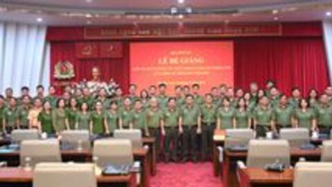 Bế giảng Lớp tập huấn công tác phát ngôn, cung cấp thông tin của Công an nhân dân năm 2025