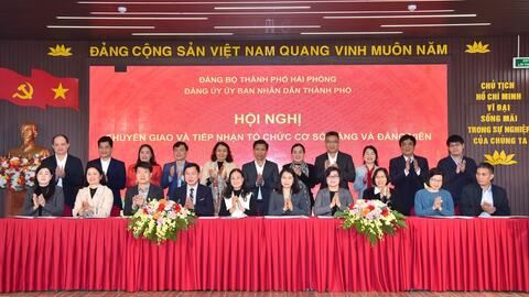 Chuyển giao 15 Đảng bộ doanh nghiệp ở Hải Phòng về các Đảng ủy phường