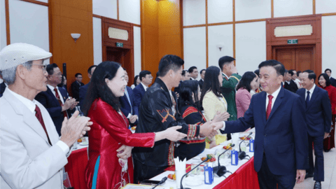 Sẵn sàng cho Lễ tuyên dương bí thư chi bộ xuất sắc và trao Giải Búa liềm vàng lần thứ X