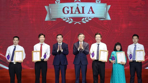 Trao giải Cuộc thi Bảo vệ nền tảng tư tưởng của Đảng trong kỷ nguyên mới