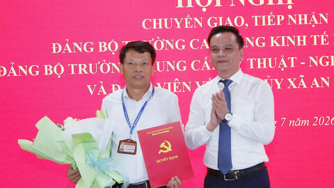 Chuyển giao 2 Đảng bộ về trực thuộc Đảng bộ Trường Cao đẳng Kỹ thuật Hải Phòng
