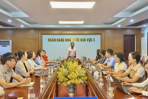 NHNN Khu vực 5: Xây dựng các nhóm “Đại sứ số” và “Hạt nhân số” triển khai hiệu quả phong trào “Bình dân học vụ số”