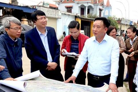 Phó Chủ tịch UBND thành phố Trần Văn Quân kiểm tra tiến độ giải ngân vốn đầu tư công và hoạt động chính quyền địa phương 02 cấp tại phường Kinh Môn