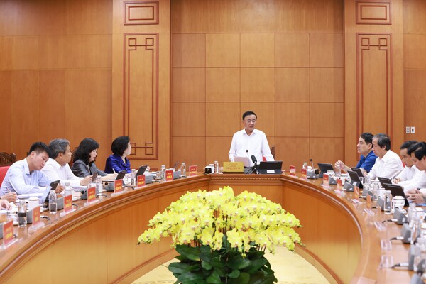 [Ảnh] Đồng chí Thường trực Ban Bí thư Trần Cẩm Tú chủ trì sơ kết 1 năm thực hiện Nghị quyết số 72-NQ/TW