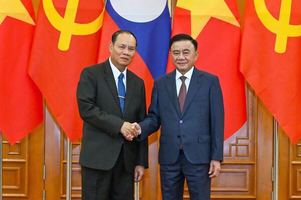 [Ảnh] Đồng chí Thường trực Ban Bí thư Trần Cẩm Tú chủ trì lễ đón Thường trực Ban Bí thư Lào