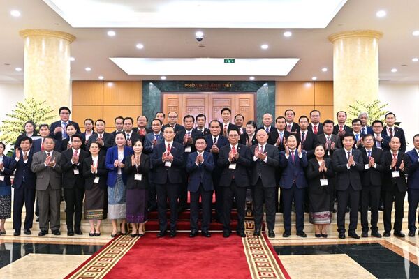 [Ảnh] Đồng chí Thường trực Ban Bí thư Trần Cẩm Tú tiếp Đoàn cán bộ cấp cao Đảng Nhân dân Cách mạng Lào