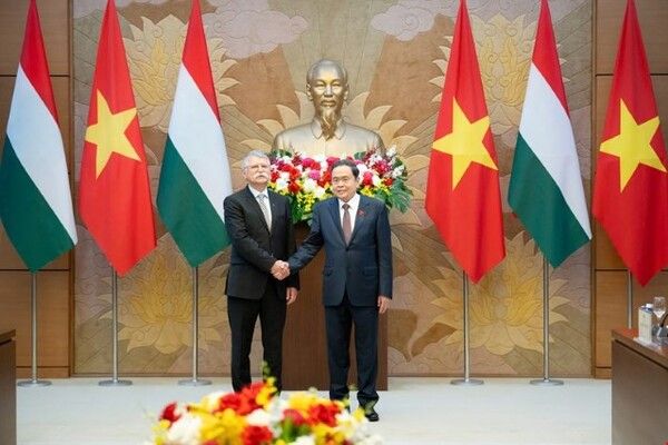 Chủ tịch Quốc hội Trần Thanh Mẫn chủ trì lễ đón và hội đàm với Chủ tịch Quốc hội Hungary Kover Laszlo