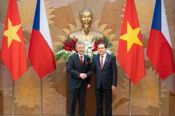 Chủ tịch Quốc hội Trần Thanh Mẫn chủ trì Lễ đón và Hội đàm với Chủ tịch Thượng viện Quốc hội Cộng hòa Séc Milos Vystrcil
