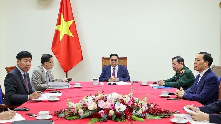 Thủ tướng Phạm Minh Chính điện đàm với Thủ tướng Malaysia