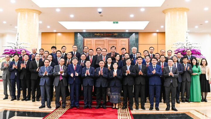 Ảnh: Đồng chí Thường trực Ban Bí thư Trần Cẩm Tú tiếp Đoàn cán bộ cấp cao Đảng Nhân dân Cách mạng Lào