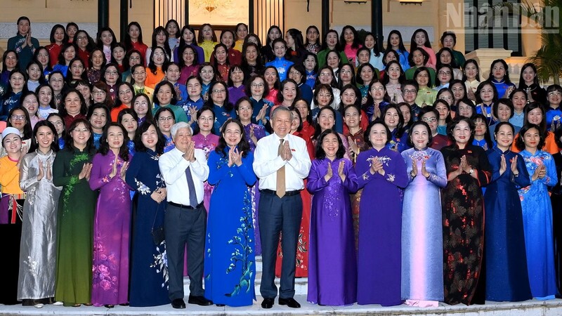 [Ảnh] Tổng Bí thư, Chủ tịch nước Tô Lâm gặp mặt các nữ Đại biểu Quốc hội khóa XVI