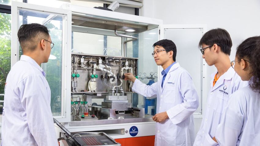 Góp ý dự thảo văn kiện Đại hội XIV: Kiến tạo "vàng tri thức" từ chiến lược nhân lực đa tầng