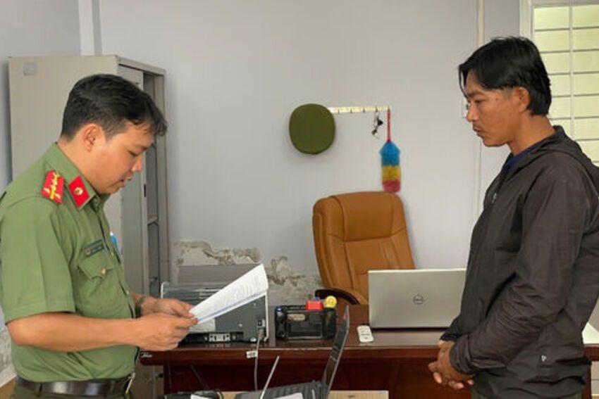 Khởi tố, bắt tạm giam đối tượng có hành vi tổ chức cho người khác xuất cảnh trái phép