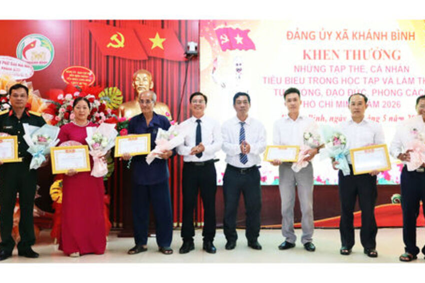 Xã Khánh Bình tôn vinh tập thể, cá nhân tiêu biểu trong học tập và làm theo Bác