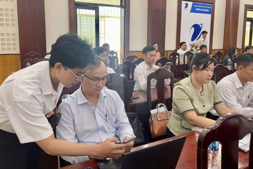 Hơn 300 cán bộ được tập huấn sử dụng phần mềm phòng họp không giấy